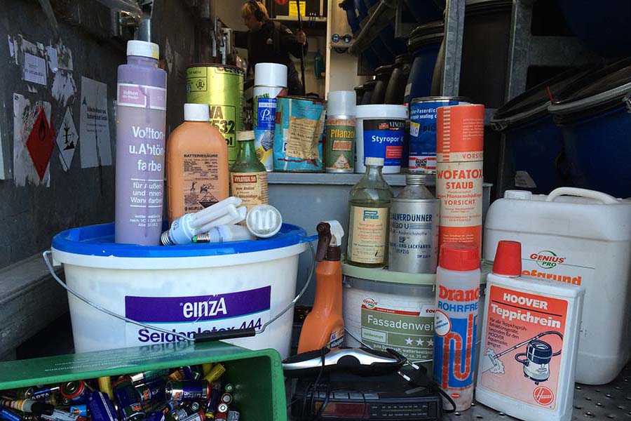 Schadstoffe im Schadstoffmobil.