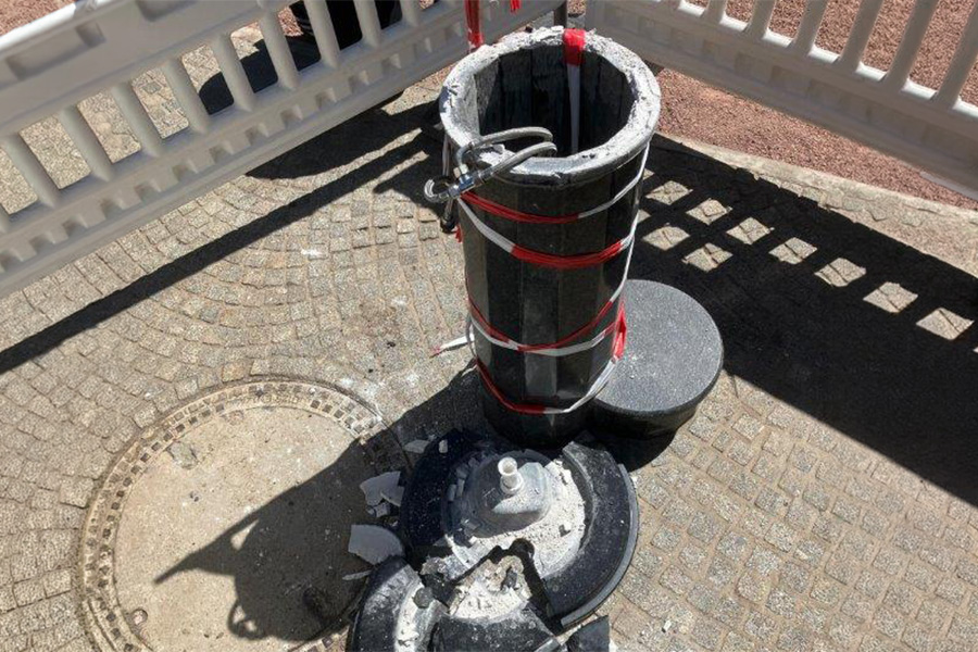 Zerstörter Trinkbrunnen auf der Peißnitzinsel