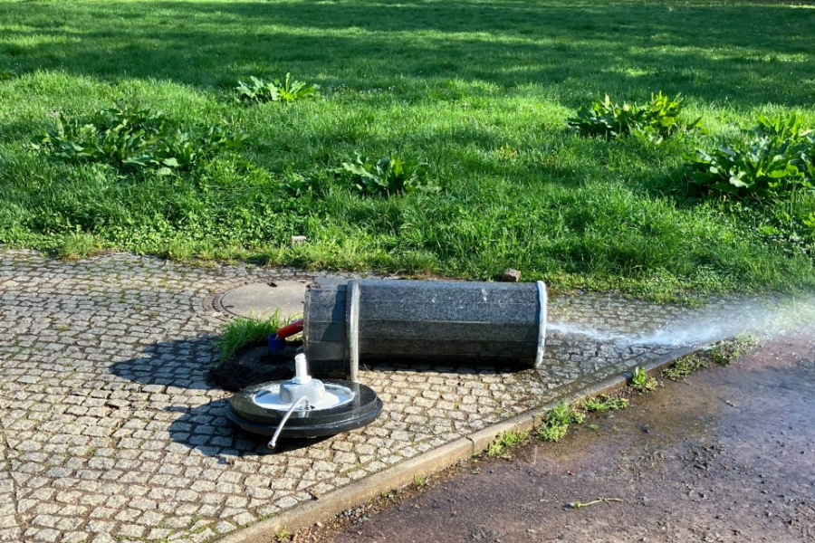 Trinkbrunnen auf der Peißnitzinsel erneut beschädigt