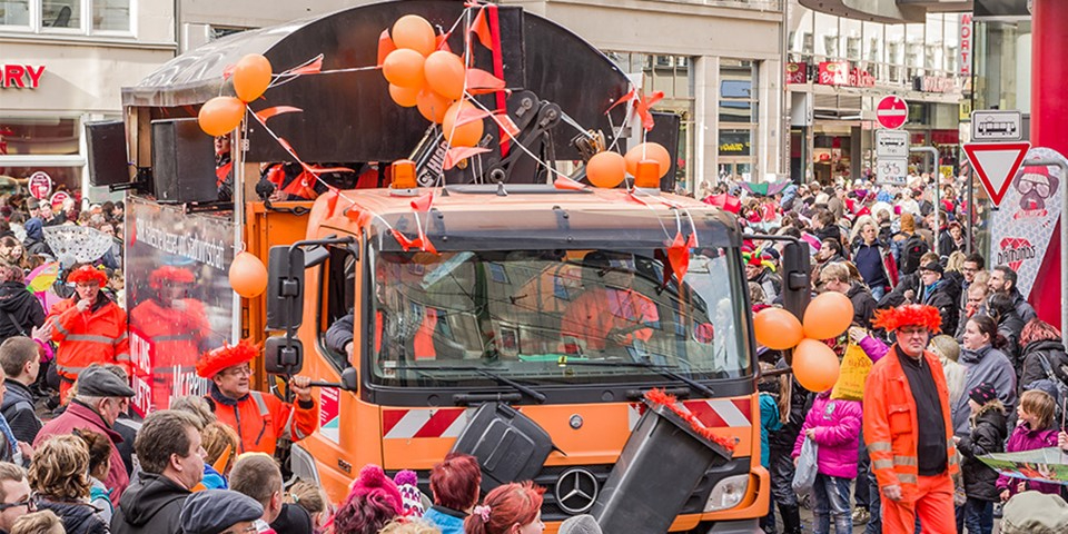 HWS Mitarbeiter und Auto am Ende des Umzugs.