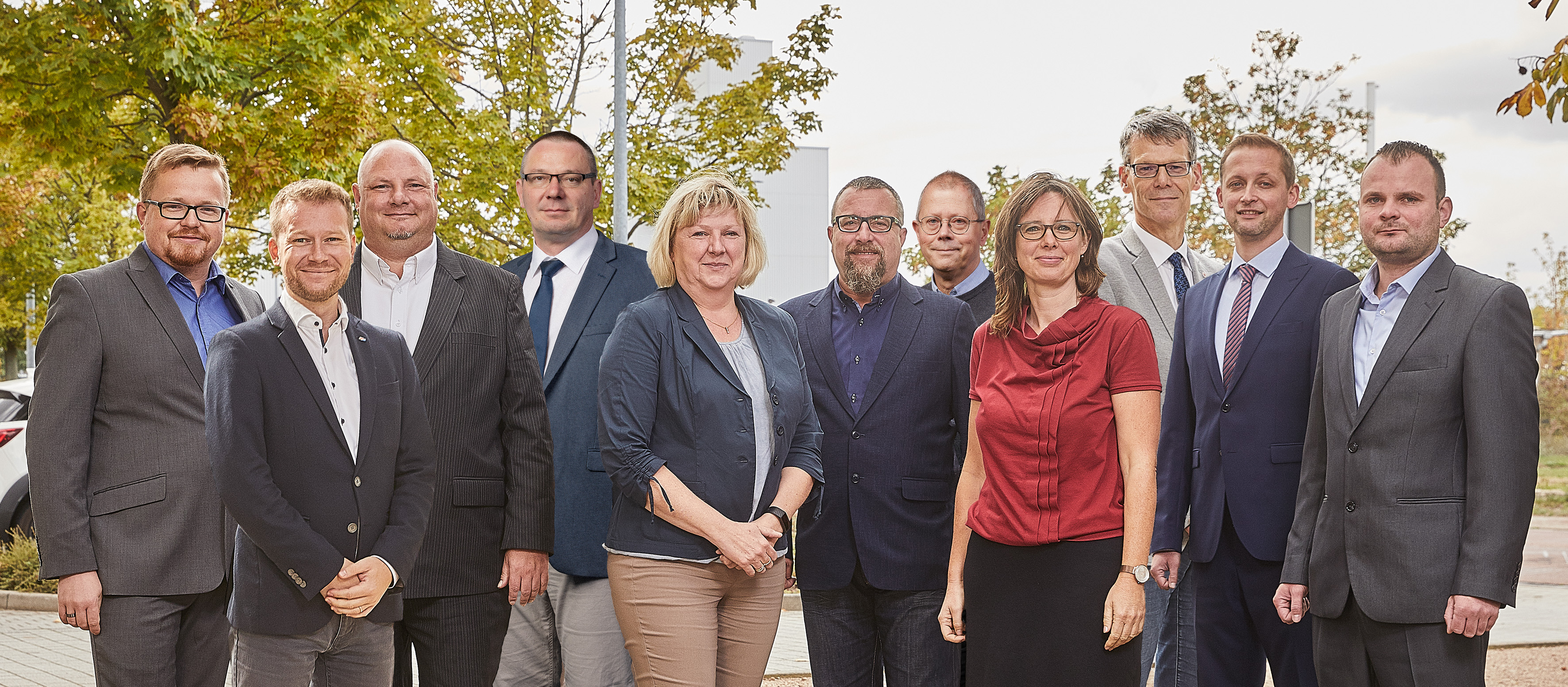 Auf dem Bild befinden sich die Aufsichtsratmitgliederinnen und -mitglieder der Halleschen Wasser und Stadtwirtschaft GmbH.