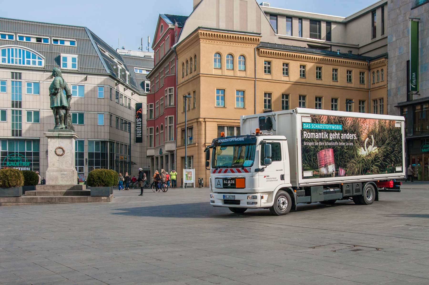 Schadstoffmobil auf dem Marktplatz.