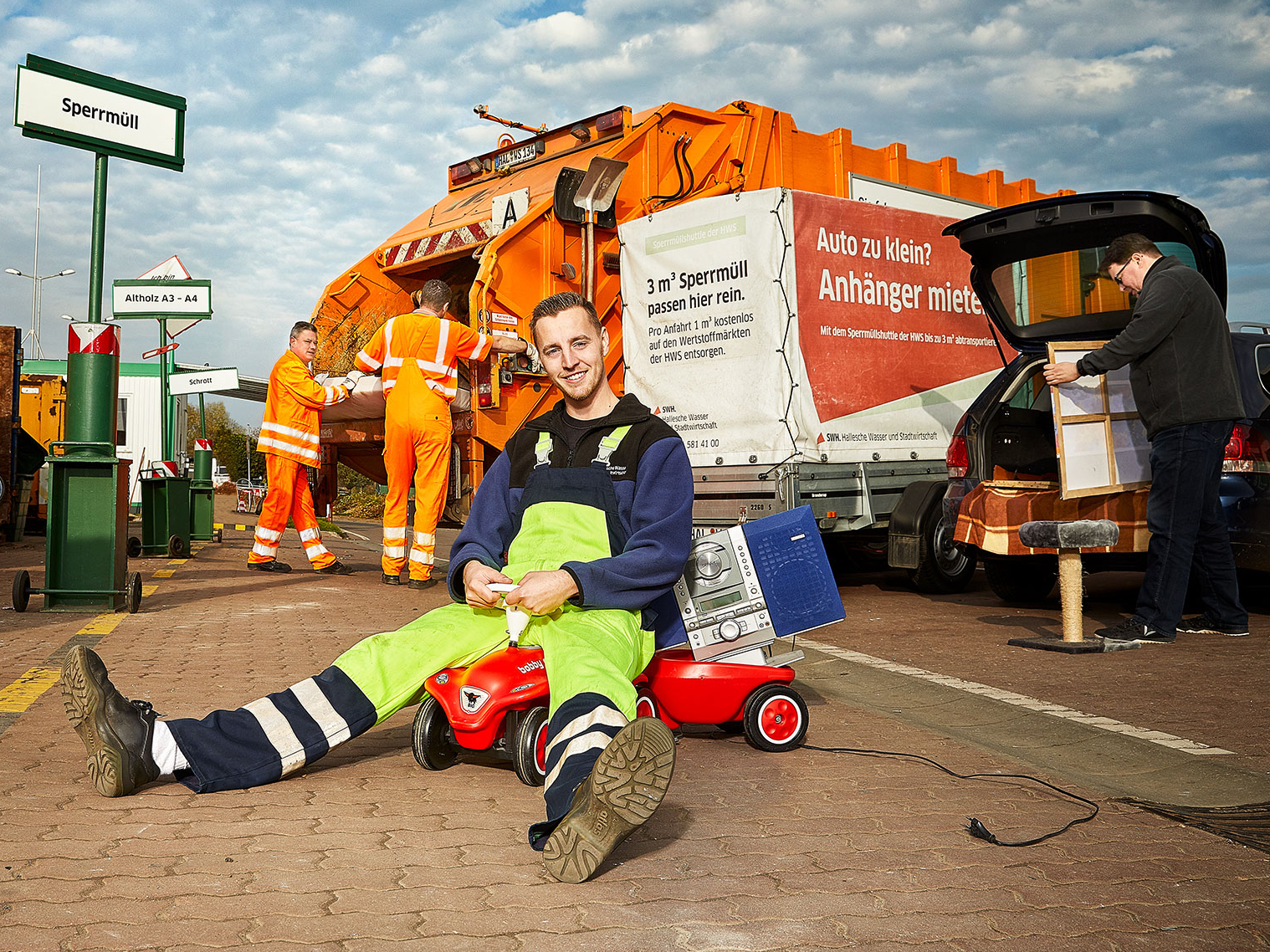 Entsorgungsmöglichkeiten von Sperrmüll: Wertstoffmarkt, Anhänger leihen, Abholung.