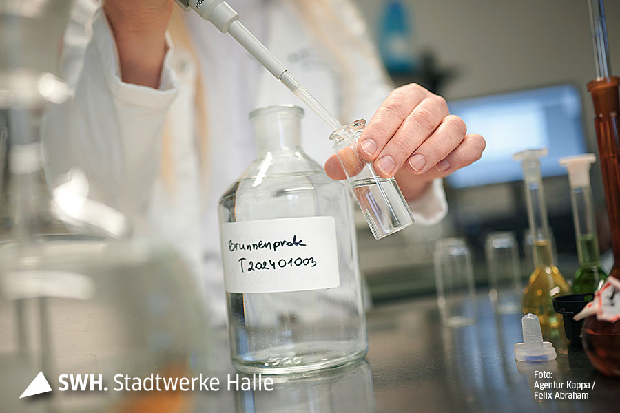 Wassertest im Labor.