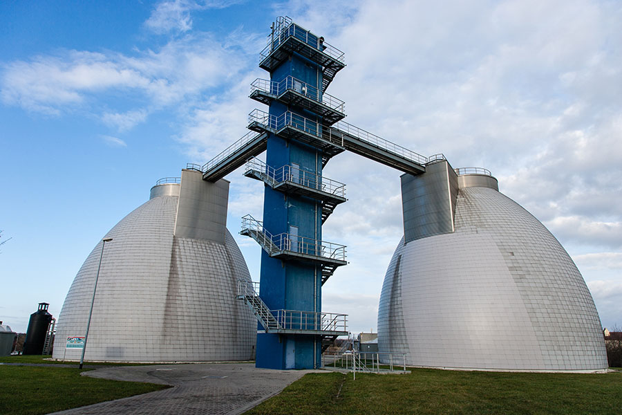 Faultürme der Kläranlage.