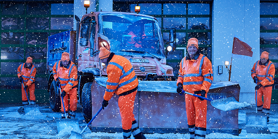 Mitarbeiter im Wintereinsatz.